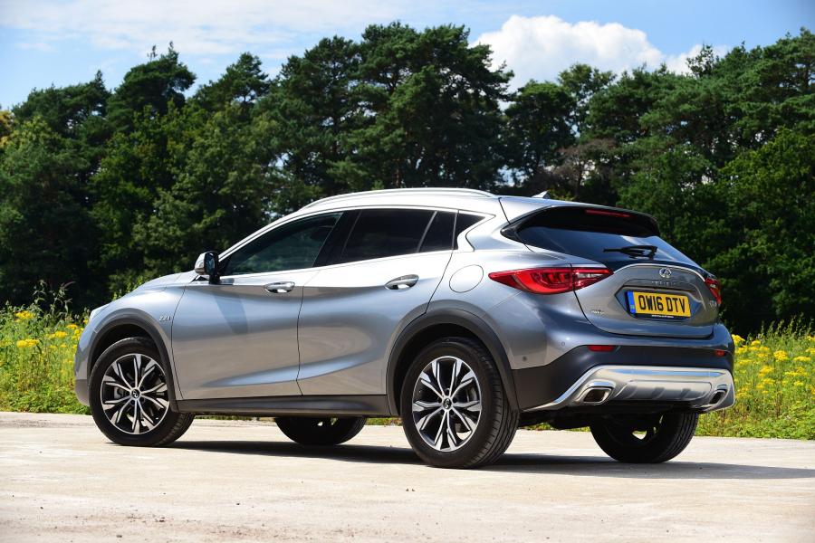  Infiniti QX30 2.2d AWD 2016 года  (UK) (фото 2 из 30)